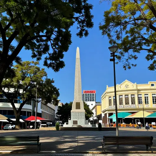 Descubra a Praça dos Mártires
